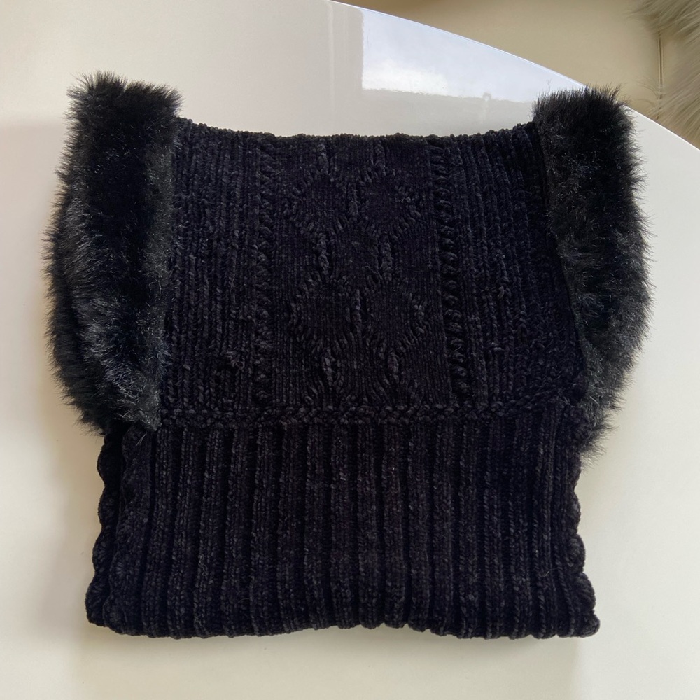 Chenille chain link shawl with faux fur collar